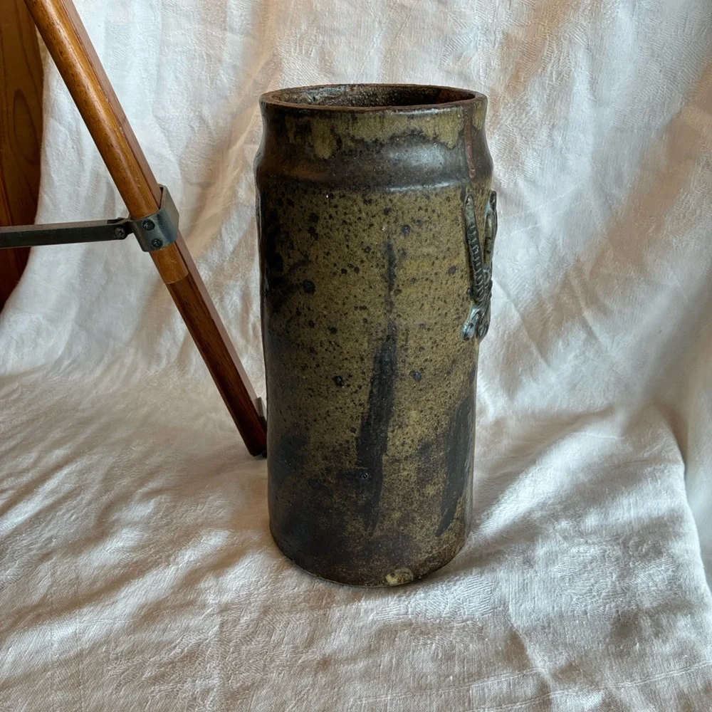 Horsefly Vase Sturdy BIG  Ceramic Relief Design Brown Tan Blue Mottled Colors 3D